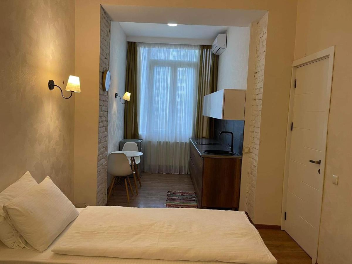 Old Avenue 3*